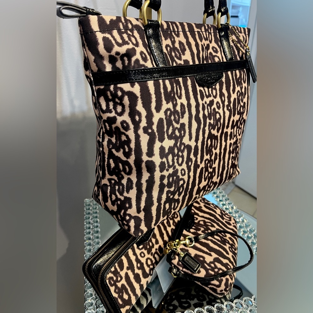 Coach 3 Pc Set EUC Bag, Wristlet &Wallet Patent Leather Trim&Canvas AnimalPrint - Picture 11 of 16